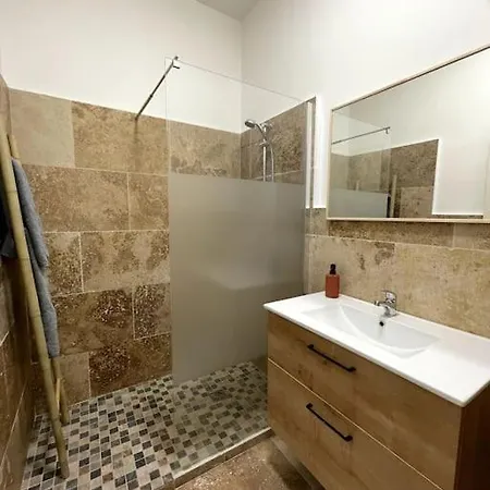 Apartman Confortable T2, Parking Prive Dans Securisee *