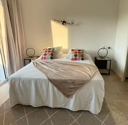 Daire Confortable T2, Parking Prive Dans Securisee *